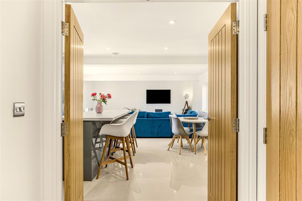 Property photo 3 of 15 A Real Sense Of Occasion!