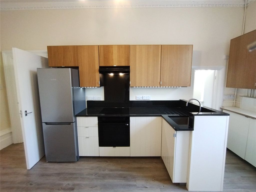 Property photo 2 of 9 Picture No. 10