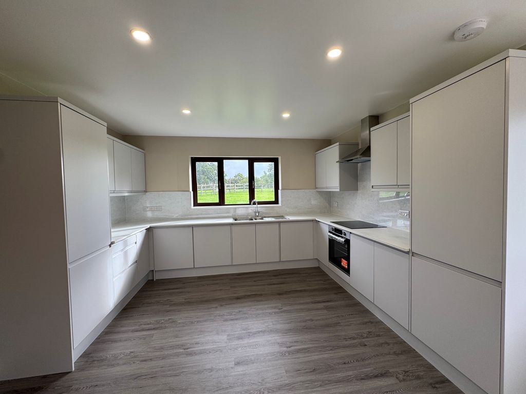 Property photo 3 of 9 Kitchen