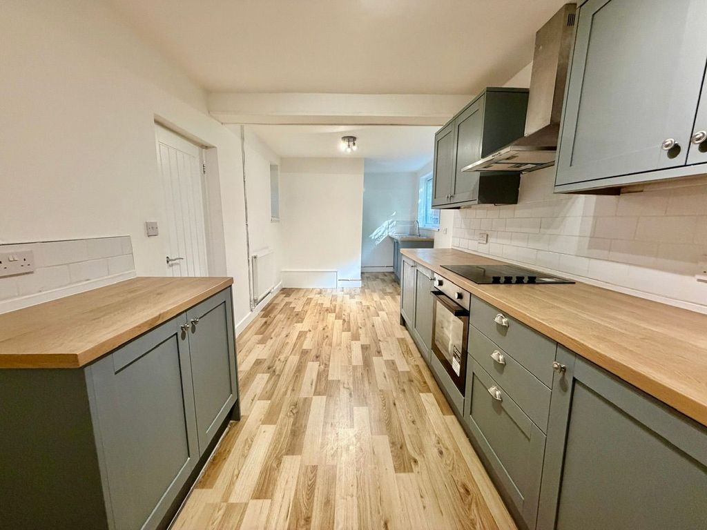 Property photo 2 of 32