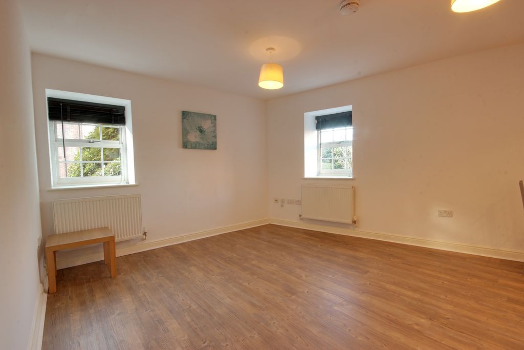 Property photo 3 of 12 1 Lounge Kit A
