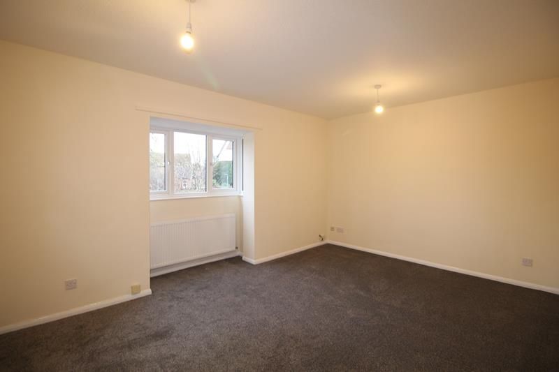 Property photo 3 of 10 Lounge (1)