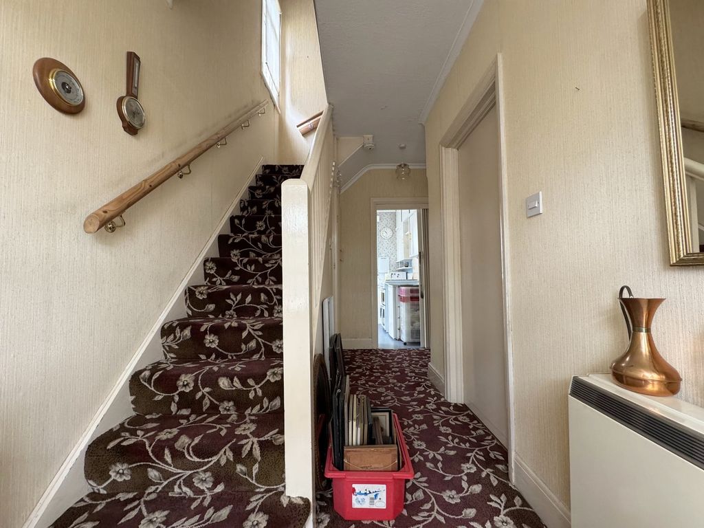 Property photo 2 of 28