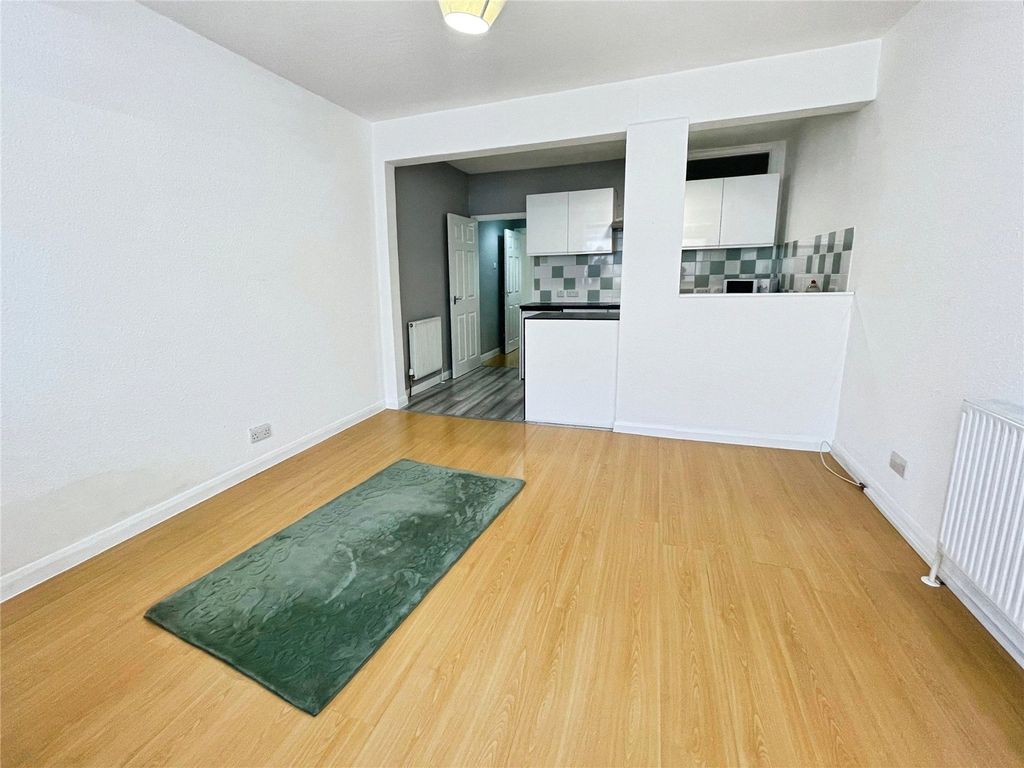 Property photo 3 of 8 Picture No. 04