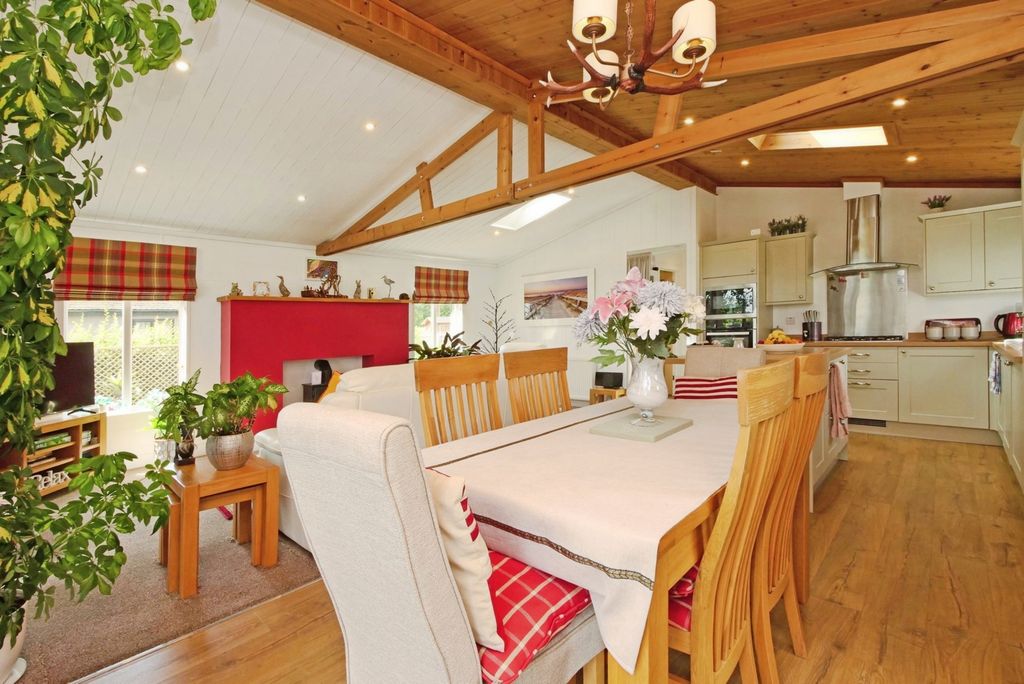 Property photo 3 of 14 Dining Area