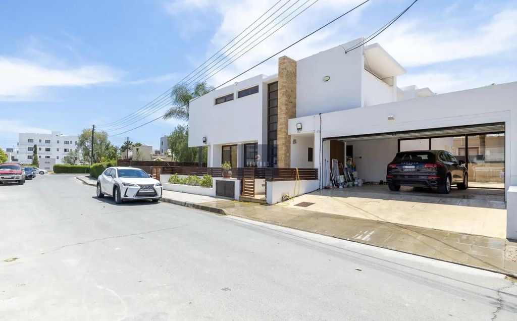 Property photo 1 of 20