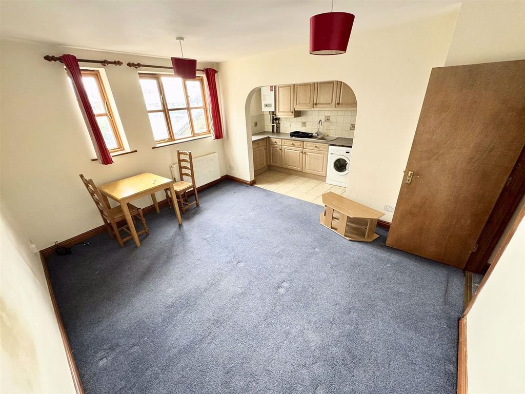 Property photo 2 of 9