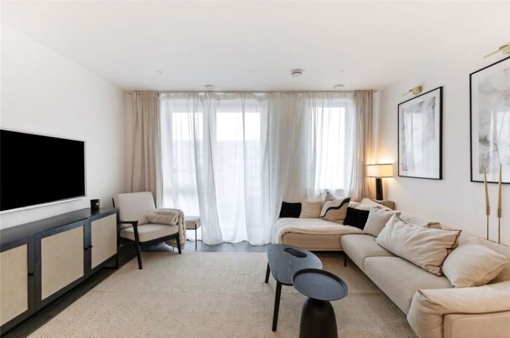 Property photo 2 of 8