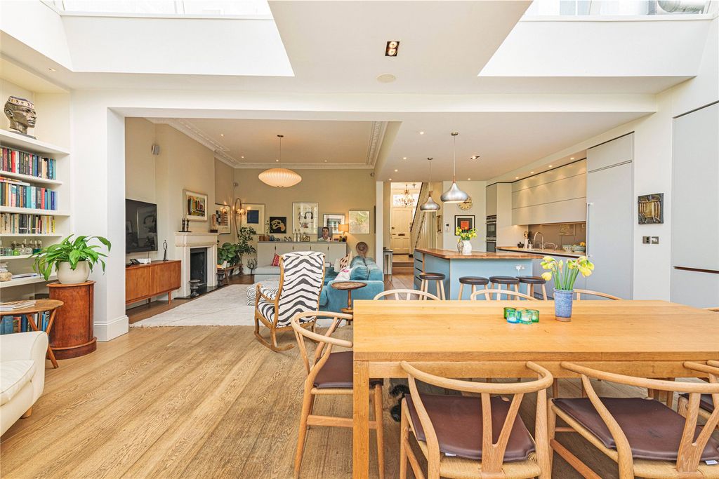 Property photo 2 of 7 Kitchen/Dining Room