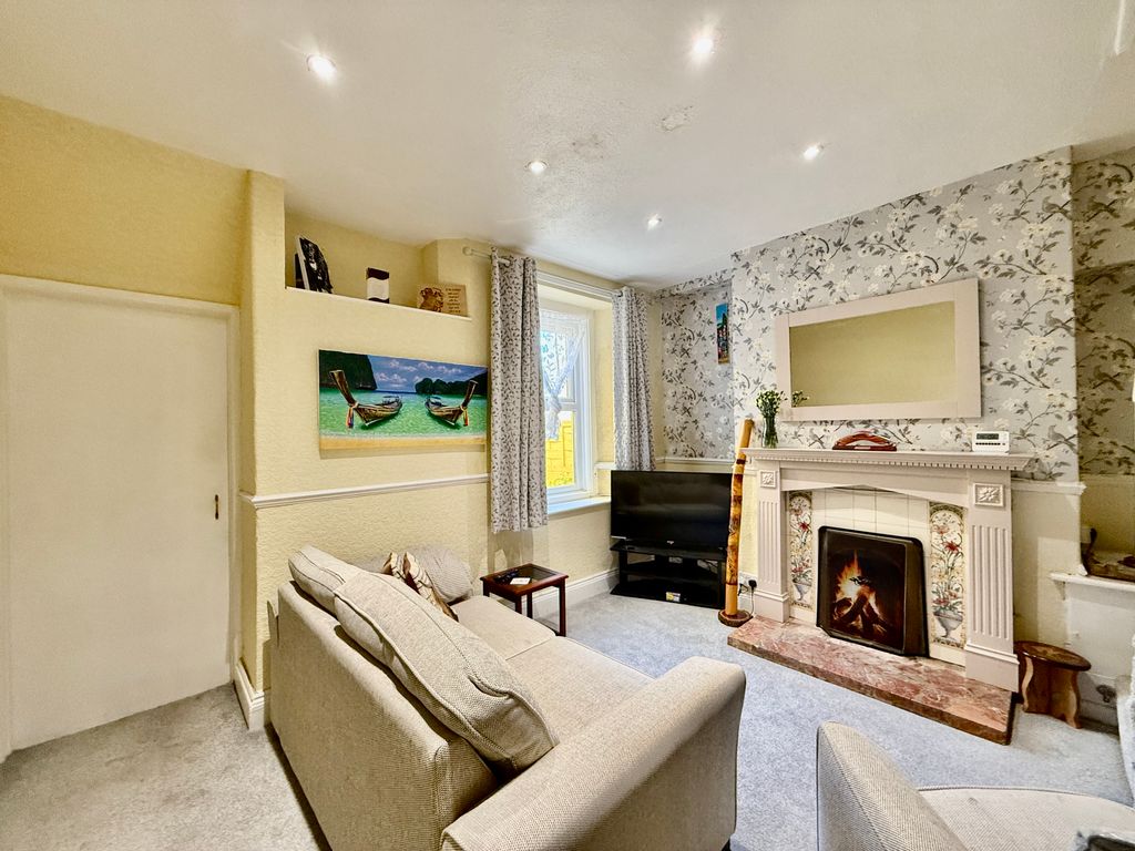 Property photo 2 of 17 Lounge