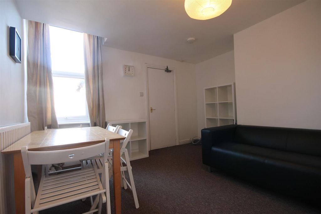 Property photo 3 of 11 2.Jpg