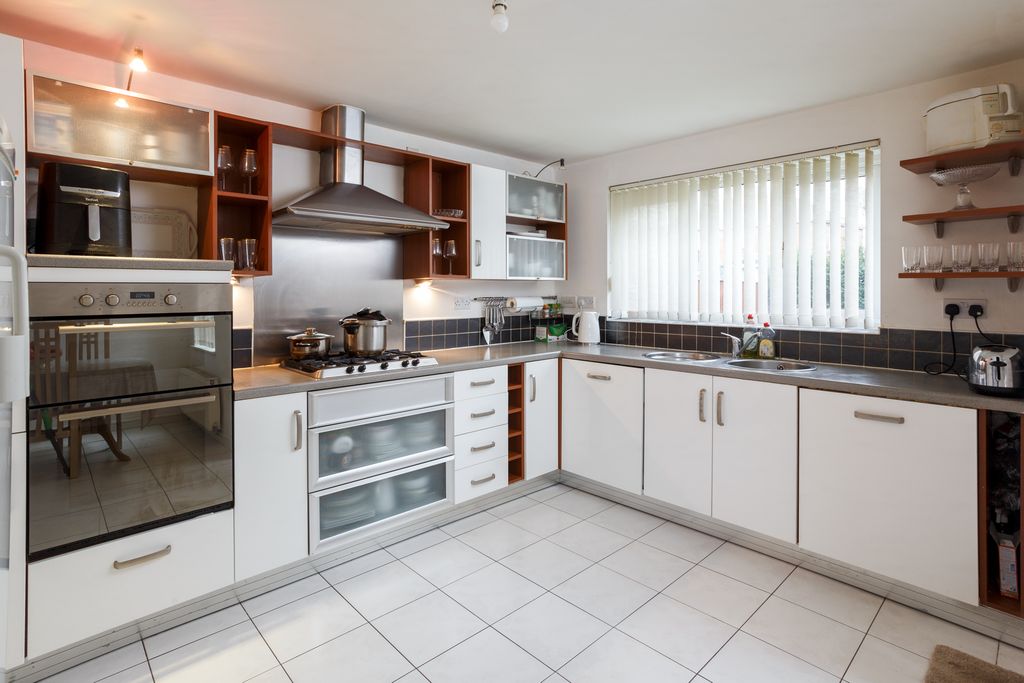 Property photo 3 of 20