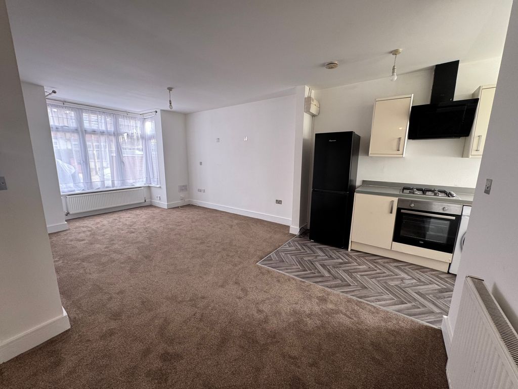 Property photo 2 of 12 Picture No. 17