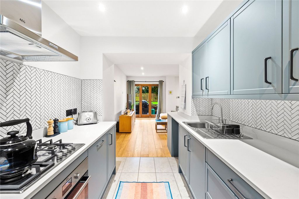 Property photo 2 of 19 Picture No. 14