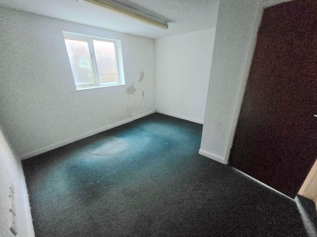 Property photo 3 of 10 Ground Floor
