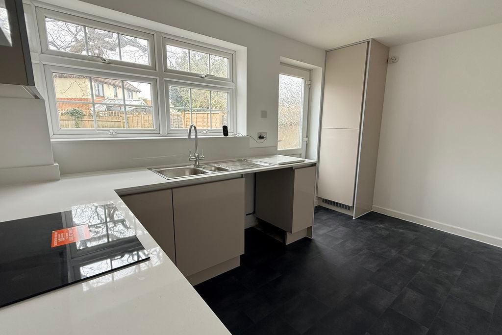 Property photo 3 of 13 Kitchen