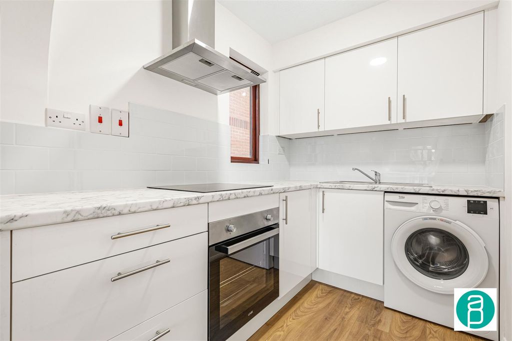 Property photo 2 of 9 Andrew_Purnell-1__64_Palmerston_Road-Sw19__3__1.Jp