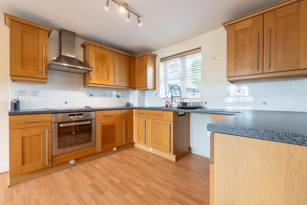 Property photo 3 of 14 Dsc04407-Hdr