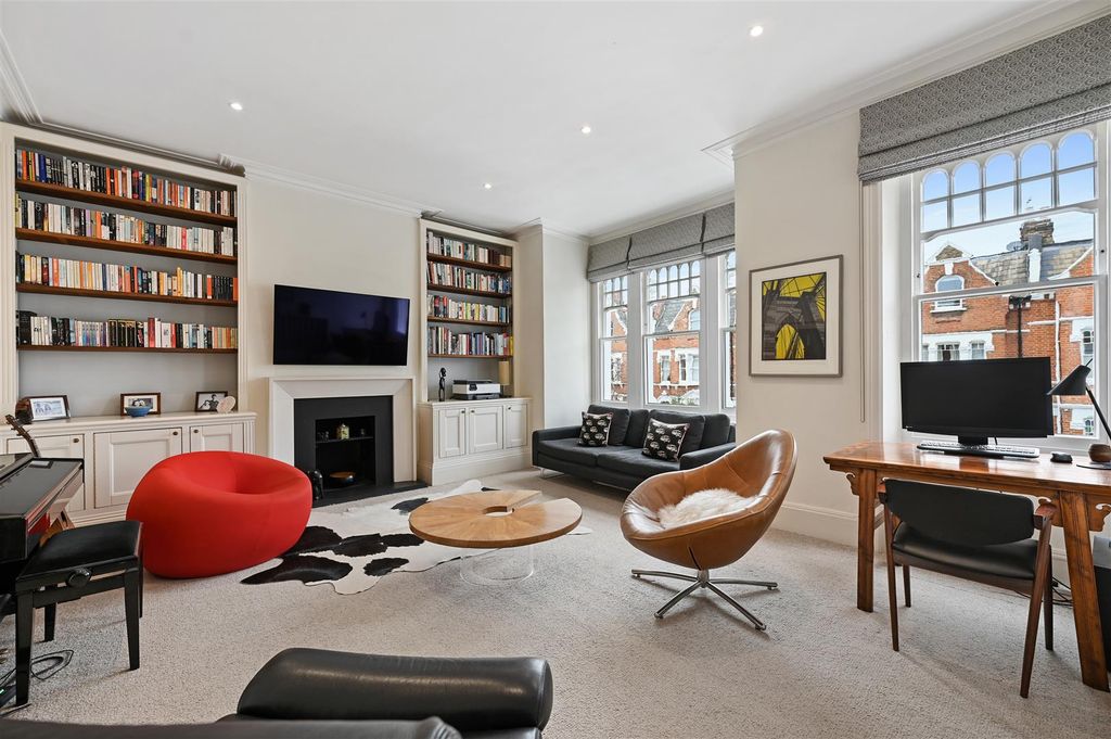 Property photo 2 of 13 Addison Gardens