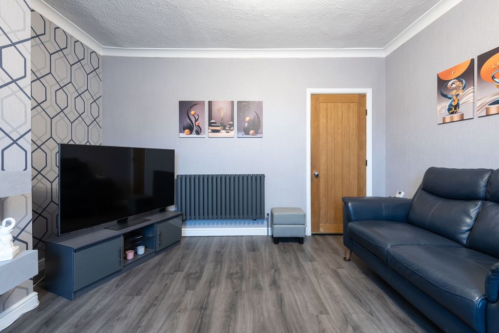 Property photo 3 of 25 Lounge