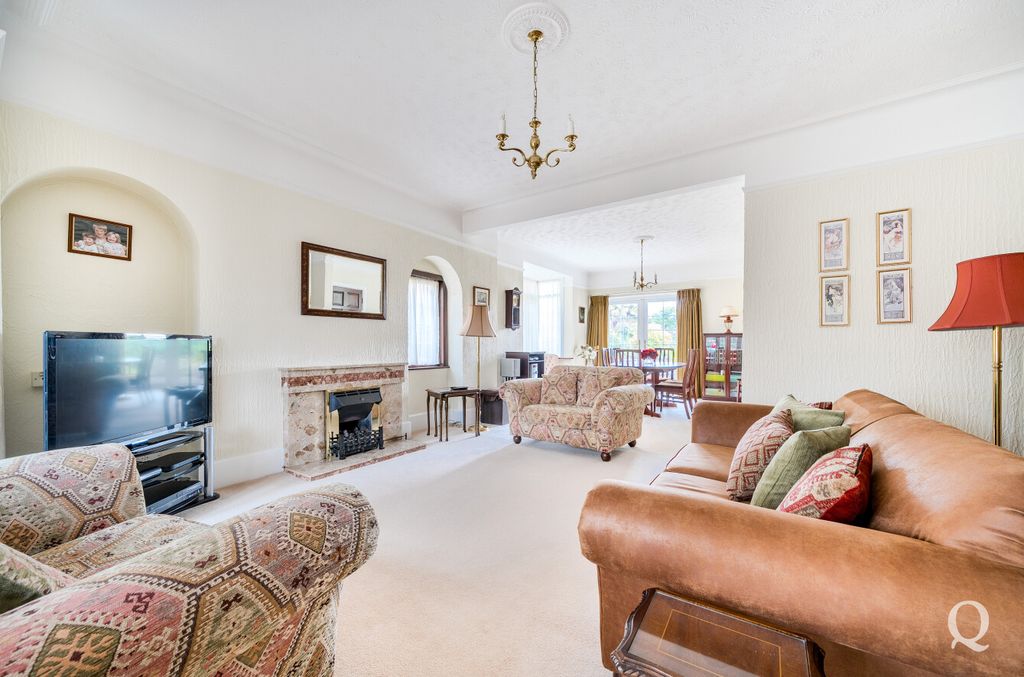 Property photo 2 of 38 d3B75Bec-80E8-4d8...