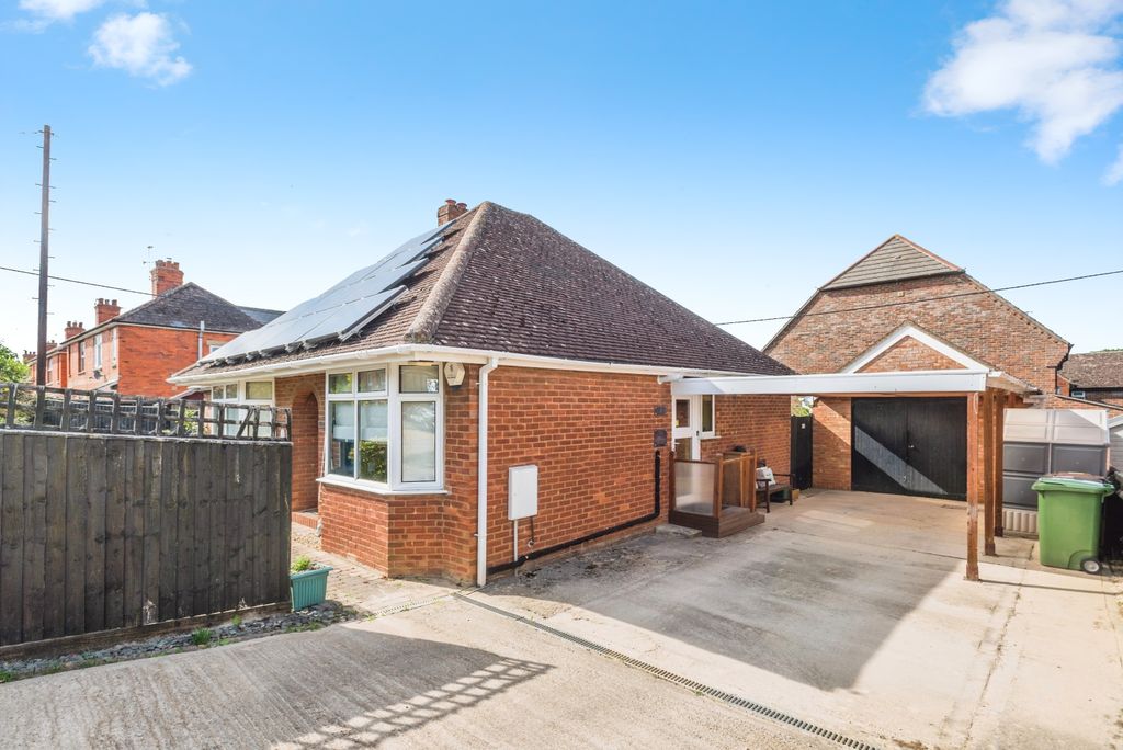 Property photo 1 of 18 Front Driveway
