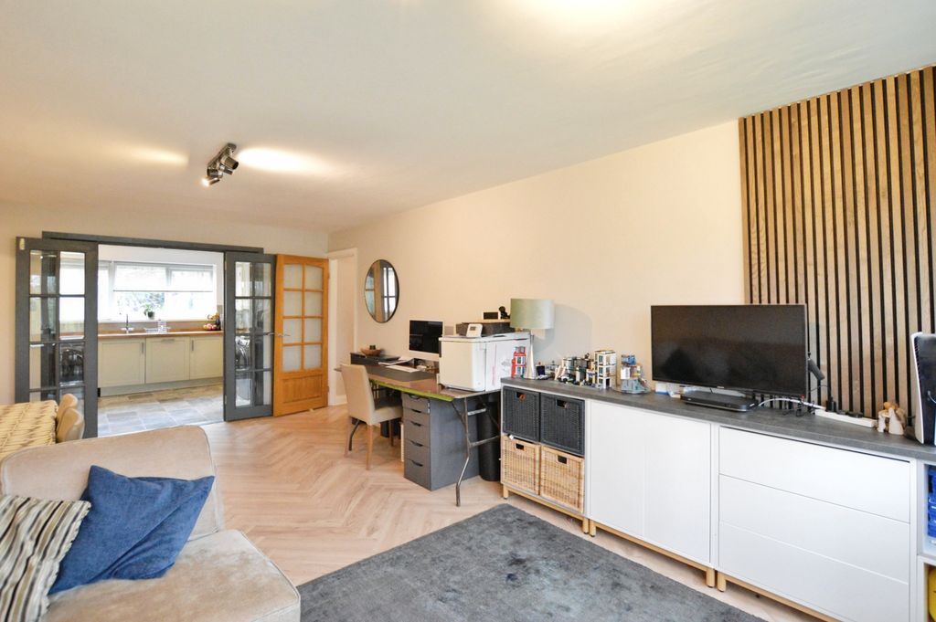 Property photo 3 of 9