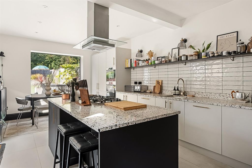 Property photo 2 of 31 Kitchen/Diner