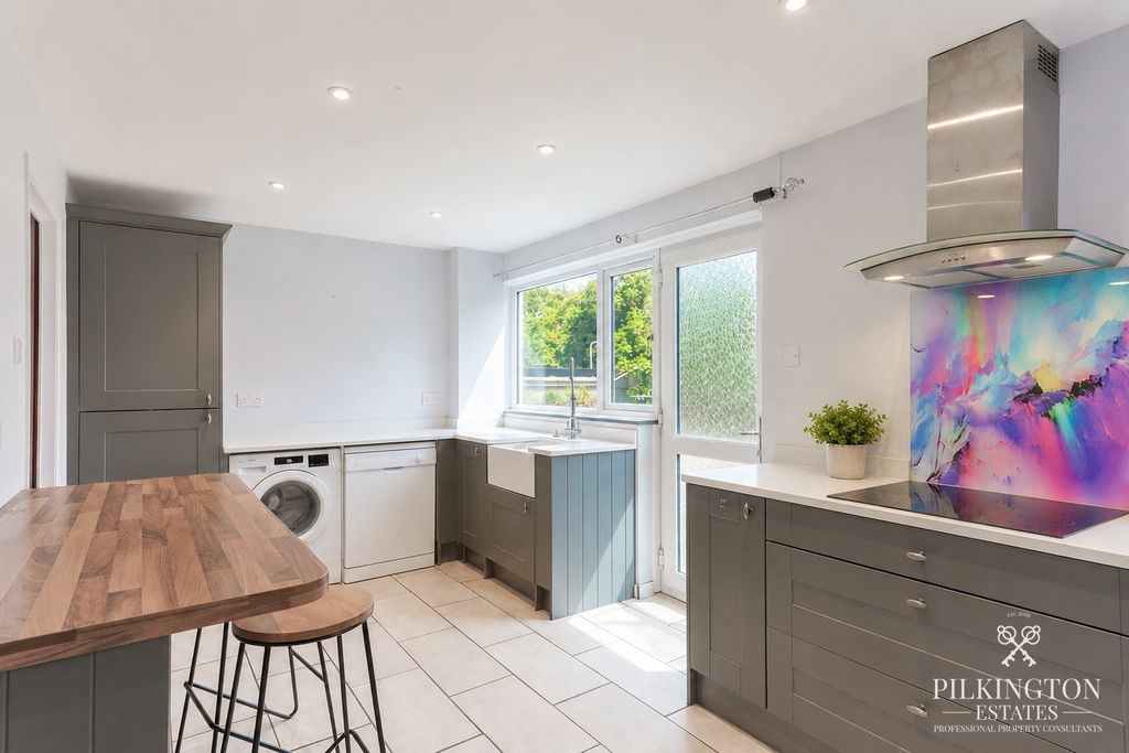 Property photo 2 of 11 5233203