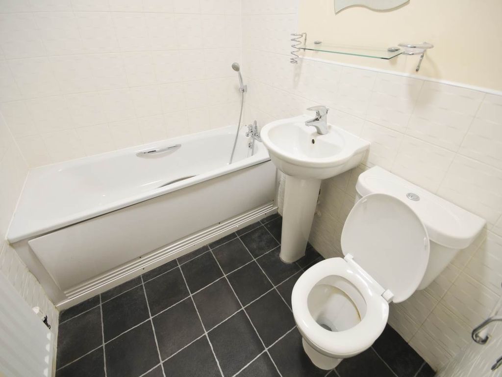 Property photo 2 of 6 Bathroom