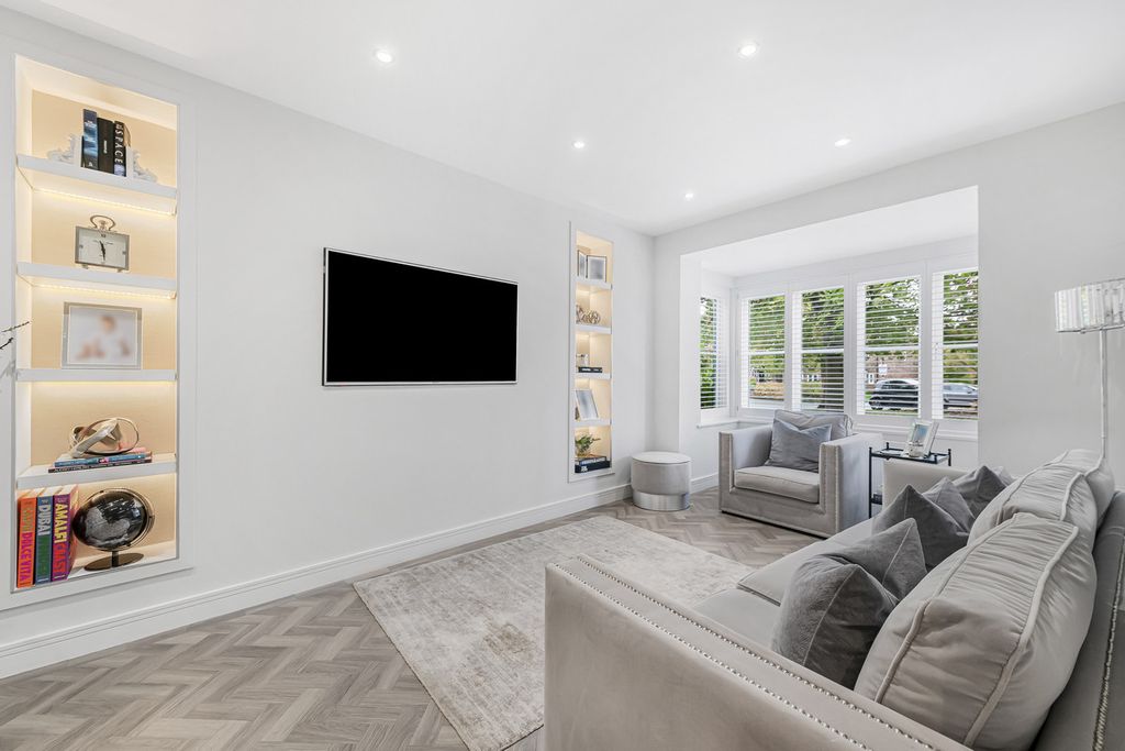 Property photo 2 of 32