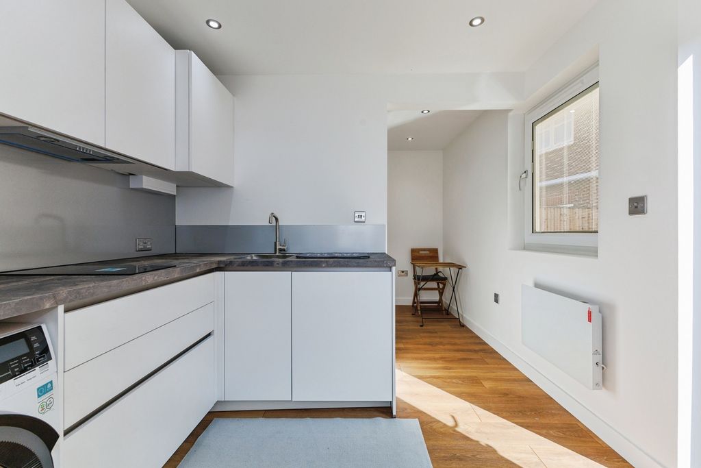 Property photo 3 of 21 Pbox-Img.Jpg