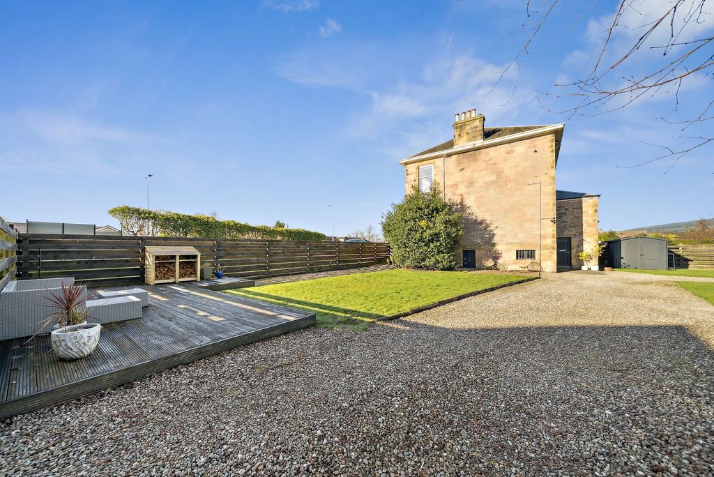 Property photo 2 of 28