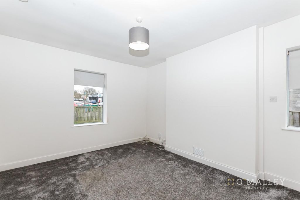 Property photo 2 of 17 Lounge