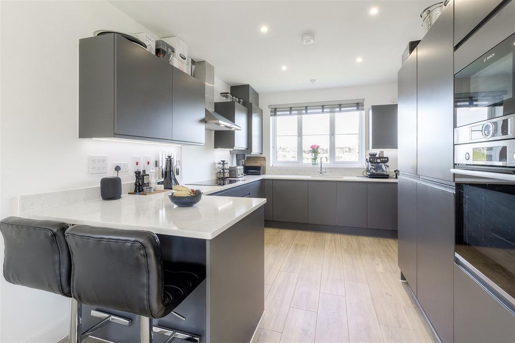 Property photo 3 of 20 Kitchen/Dining Room
