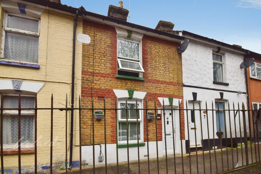 Property photo 1 of 12 Upper Luton Front