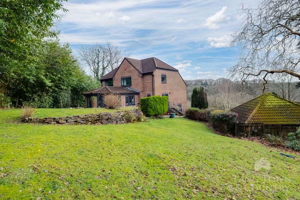 Property photo 2 of 27