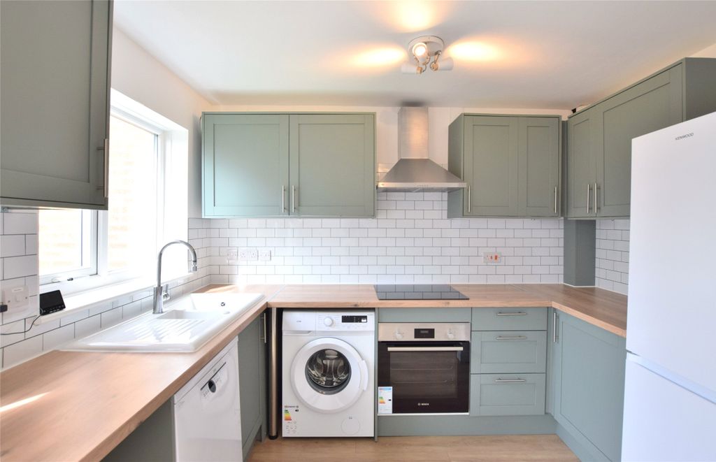 Property photo 3 of 19 Kitchen