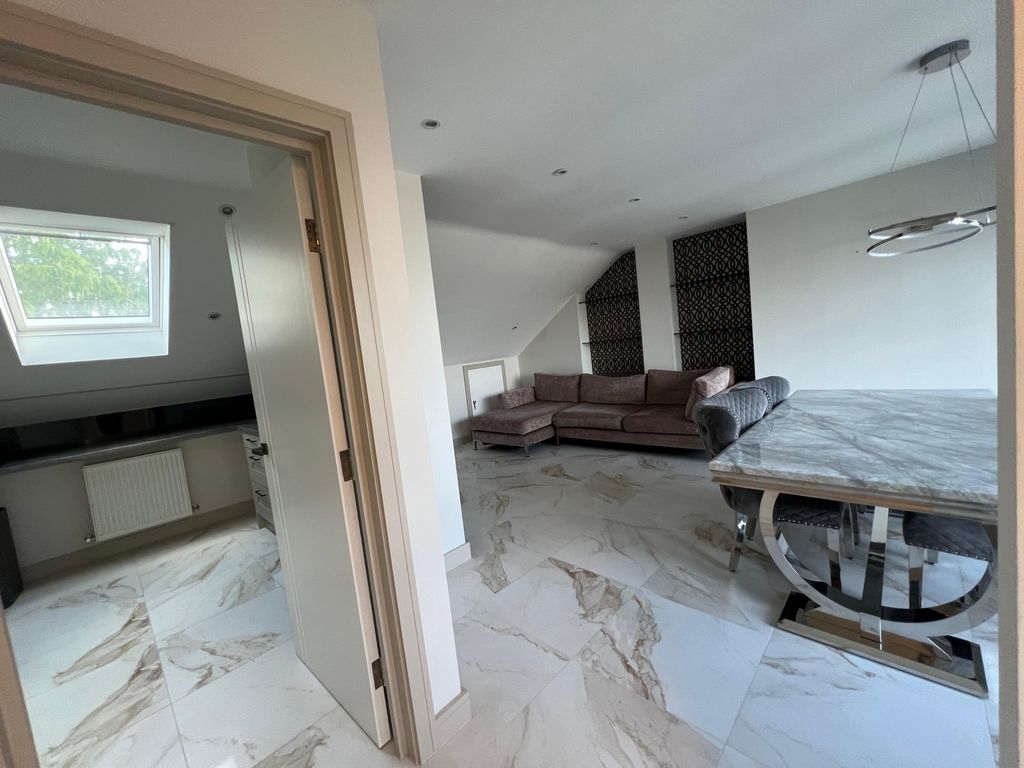 Property photo 3 of 15 Photo 9