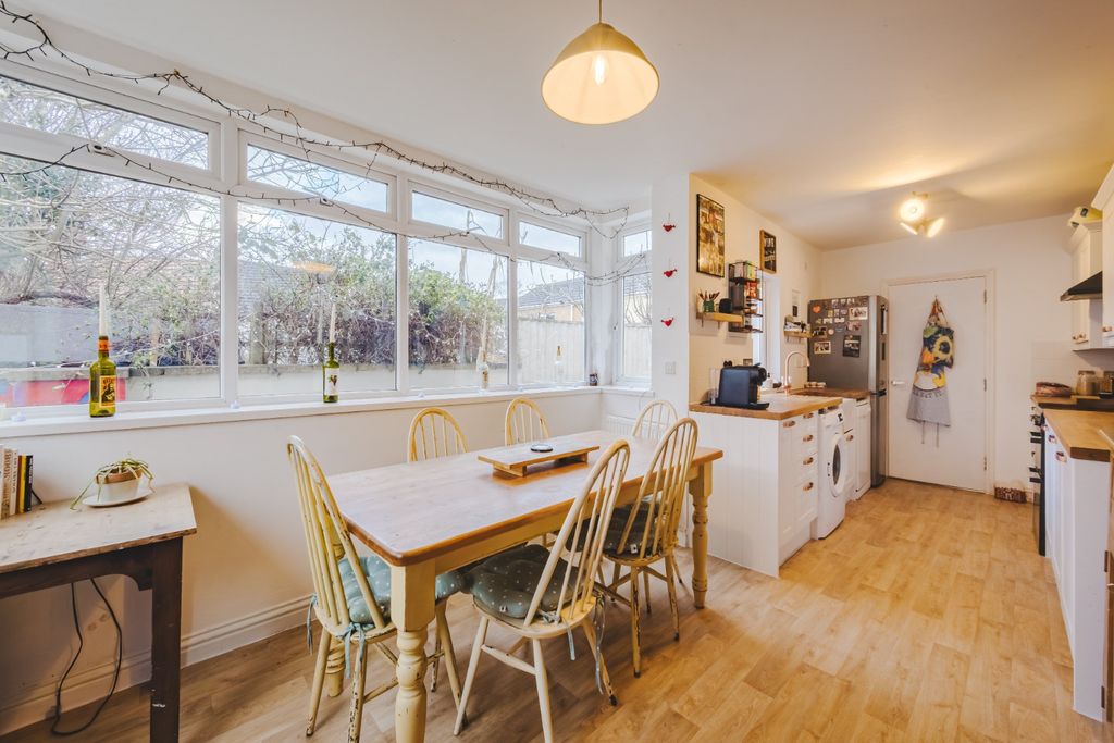 Property photo 3 of 25 4976423