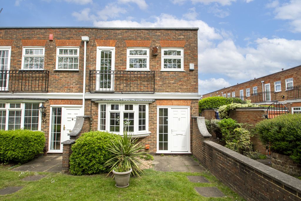 Property photo 1 of 16 Three Bedroom House In Sought After Development In Bexleyheath