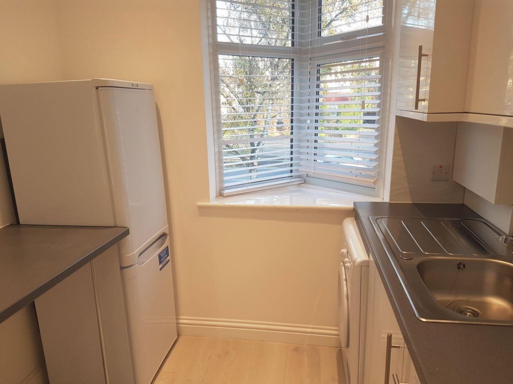 Property photo 2 of 11 Kitchen