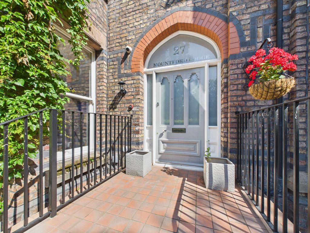 Property photo 2 of 44