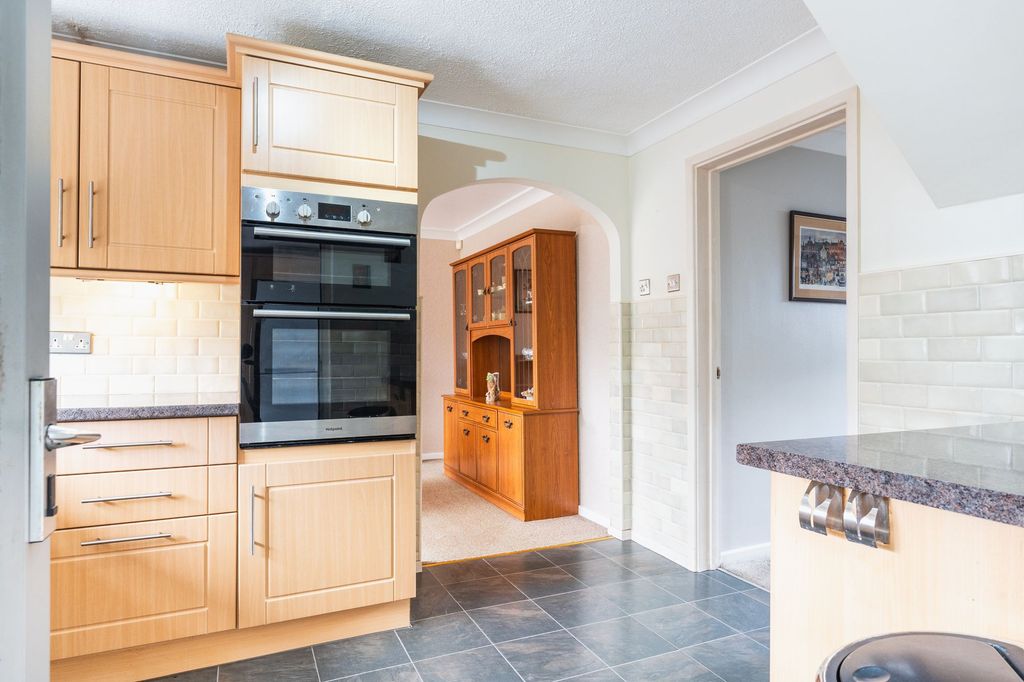 Property photo 3 of 35