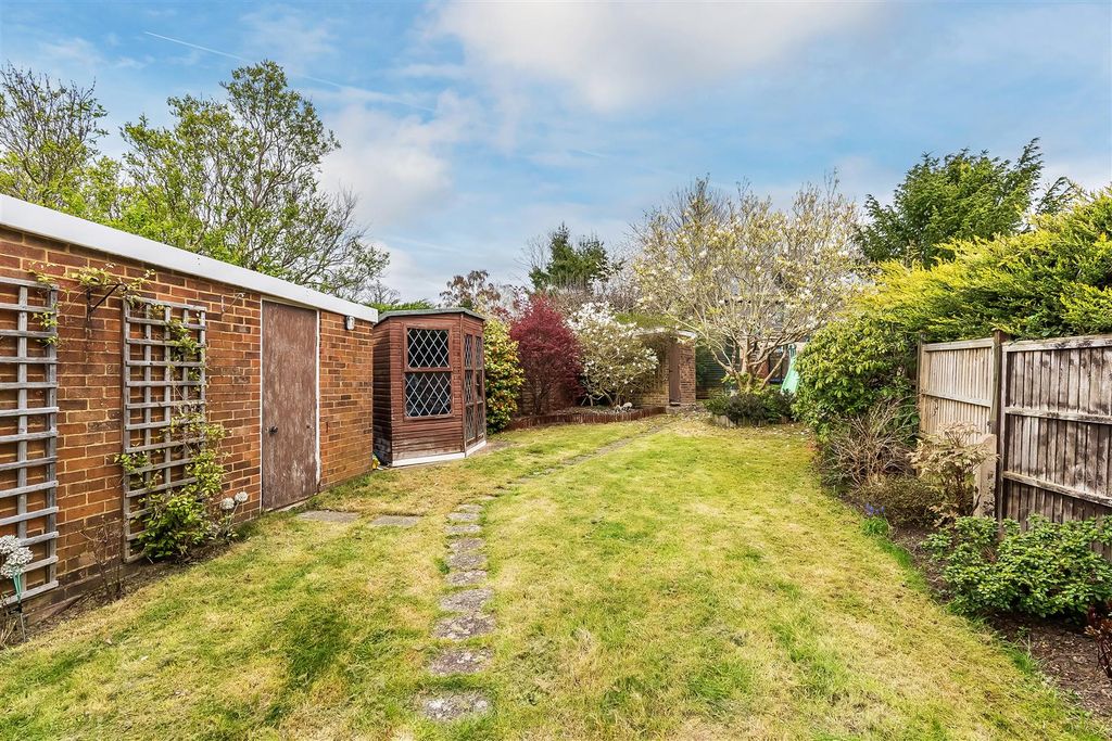 Property photo 3 of 24 137-Pollards-Oak-Road-7.Jpg