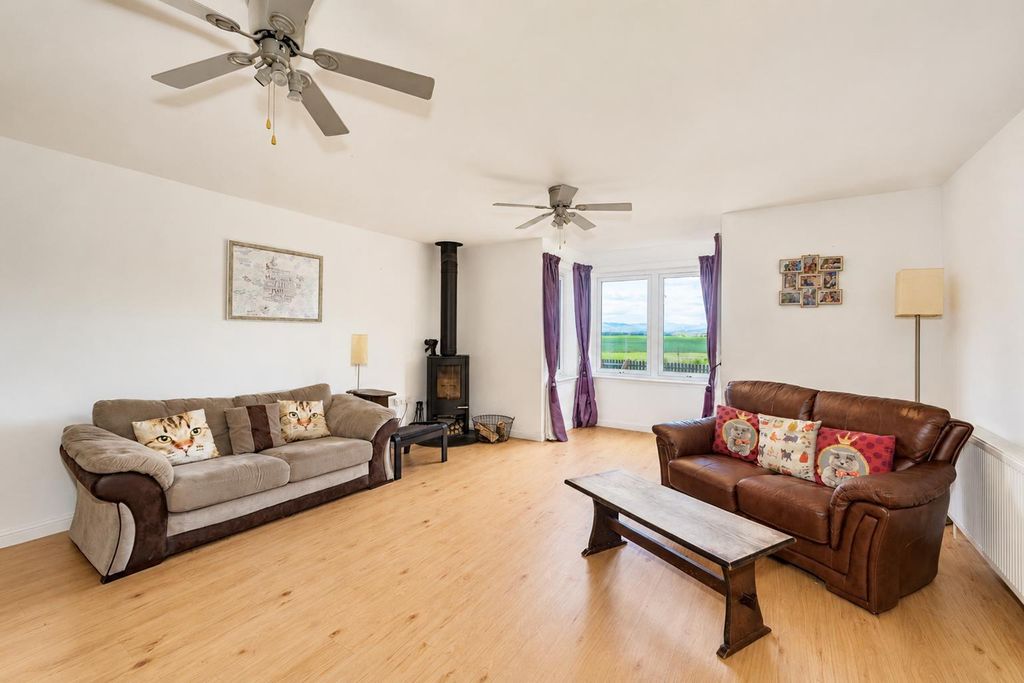 Property photo 2 of 49 Viewfield Eassie-6.Jpg