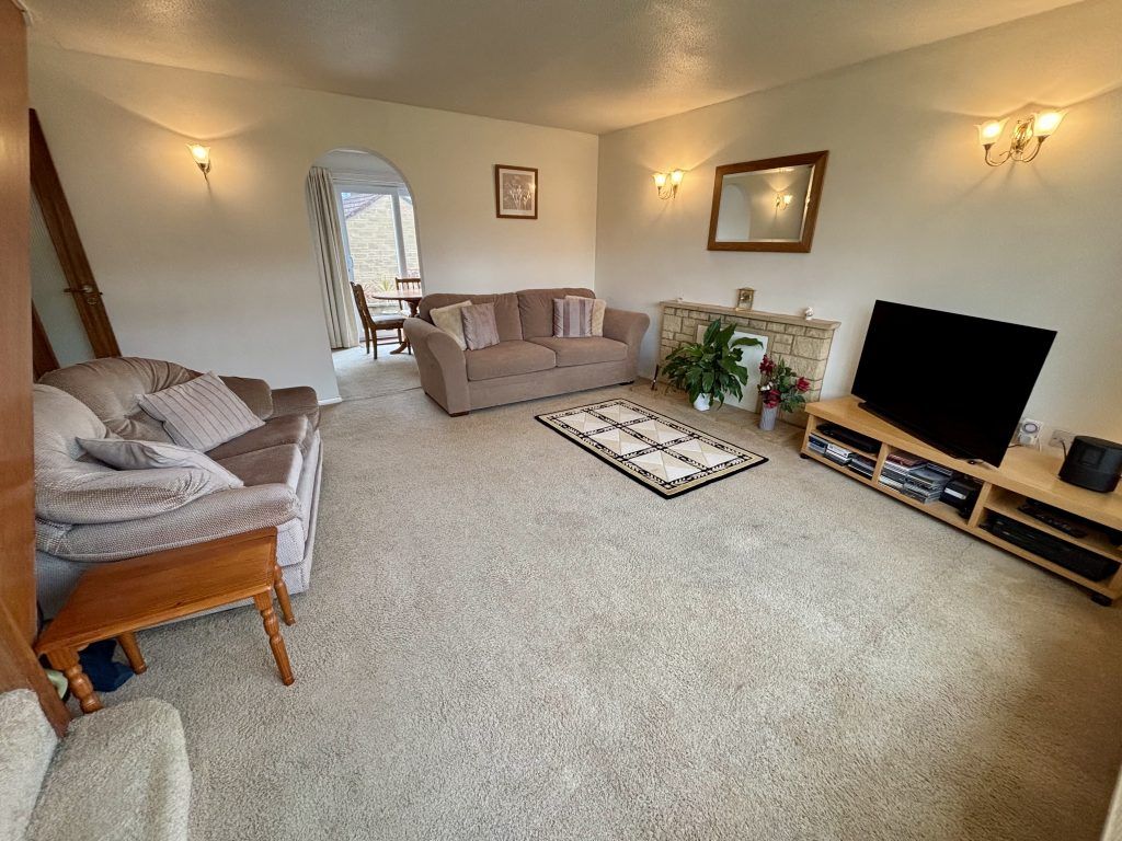 Property photo 3 of 12