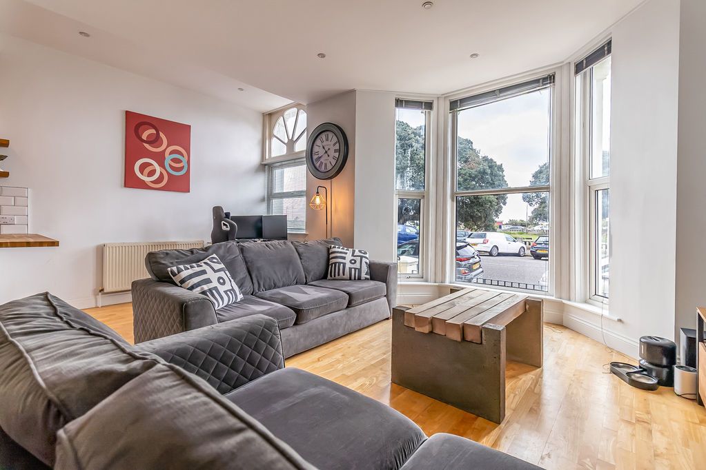 Property photo 2 of 23 .