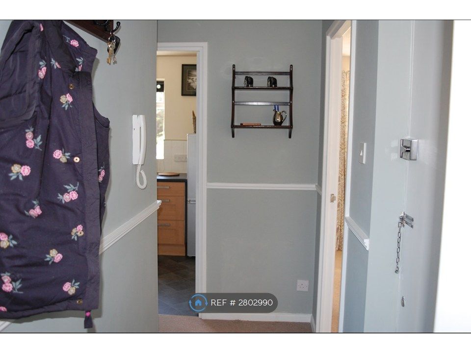 Property photo 2 of 16 Hallway