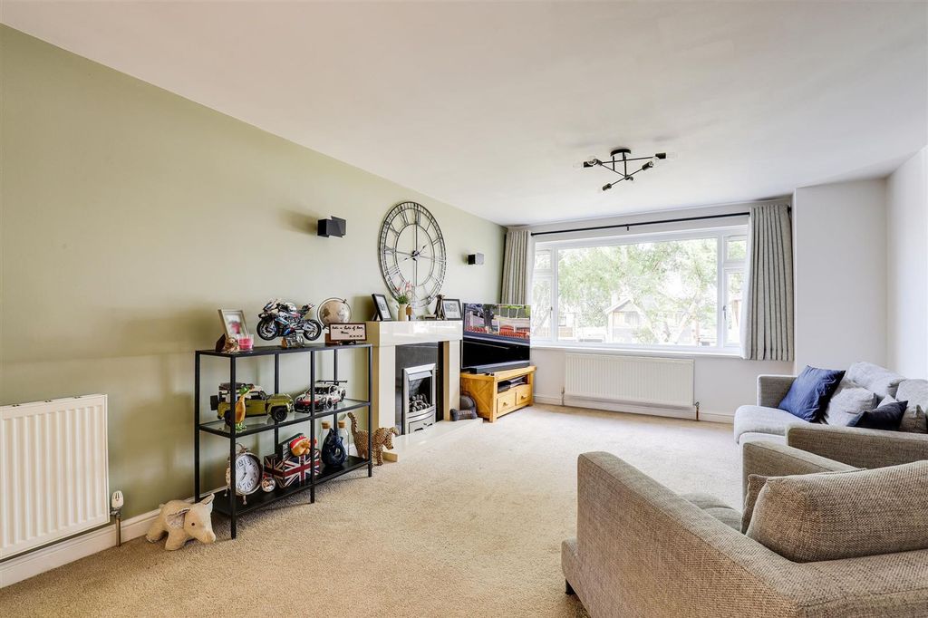 Property photo 2 of 26